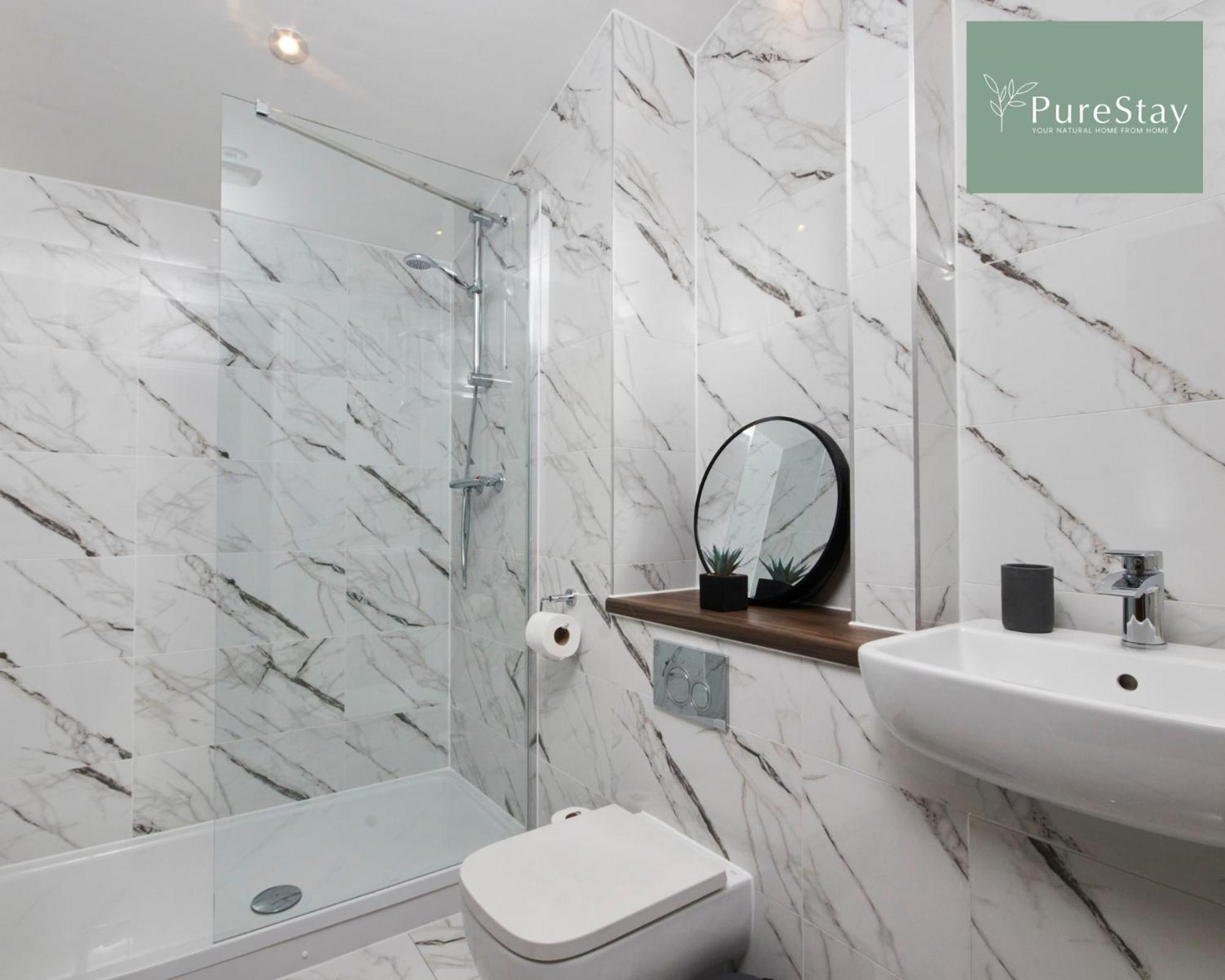 Stunning 5 Bed Manchester House With Parking By Purestay Short Lets & Serviced Accommodation Luaran gambar