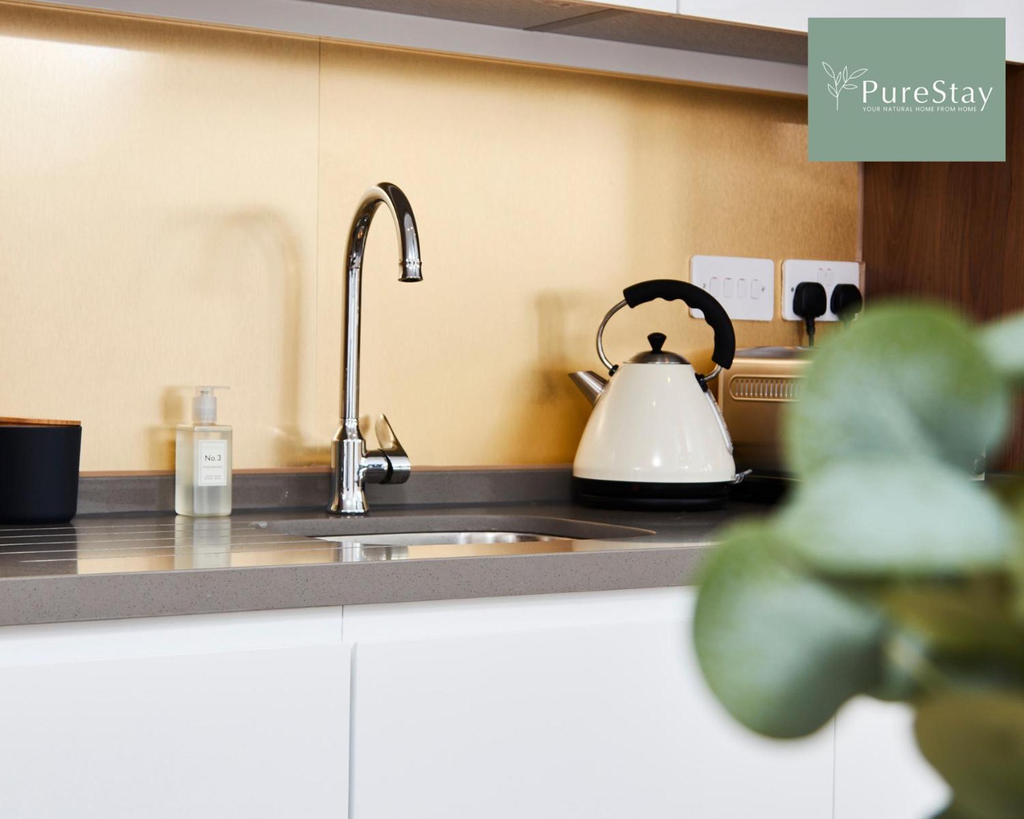 Stunning 5 Bed Manchester House With Parking By Purestay Short Lets & Serviced Accommodation Luaran gambar